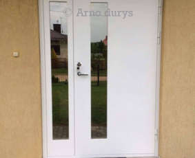Baltos lauko durys